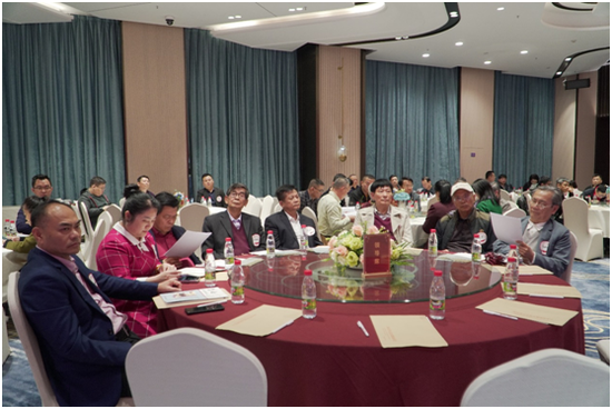 “攜手筑夢，守正創(chuàng)新”的迎新年企業(yè)界座談會現(xiàn)場。符敦孝攝